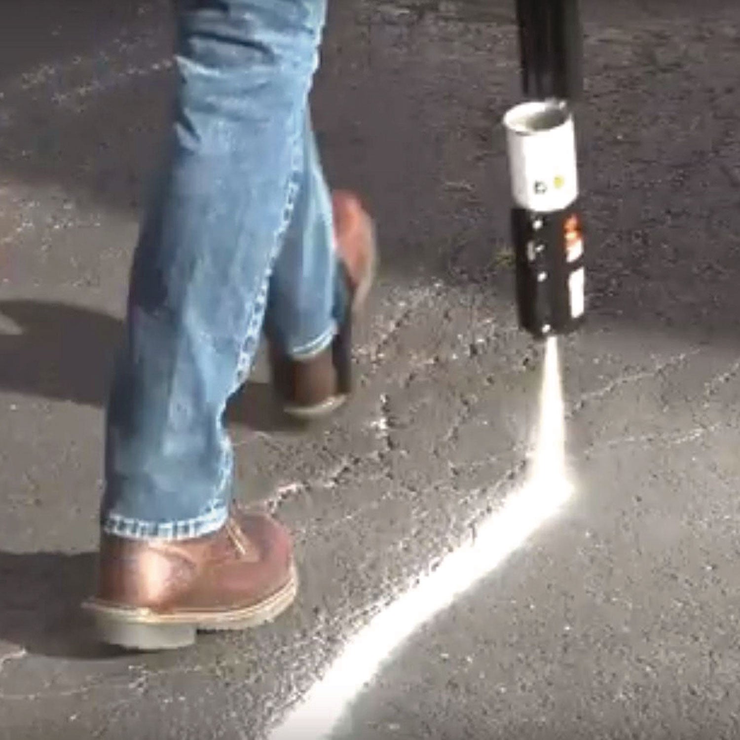 Rust-Oleum® Industrial Choice M1800 System Water-Based Precision Line Marking Paint, Flat APWA Caution Blue, 17 oz Aerosol Can