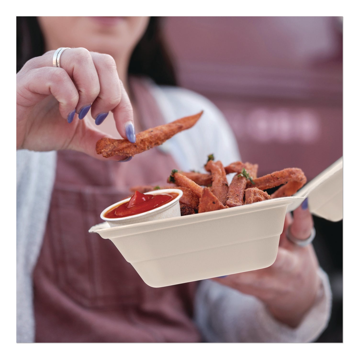 Dart® Compostable Molded Fiber Hinged Trays, ProPlanet Seal, 6.12 x 5.87 x 3.1, Natural, 500/Carton - Bloom Skins