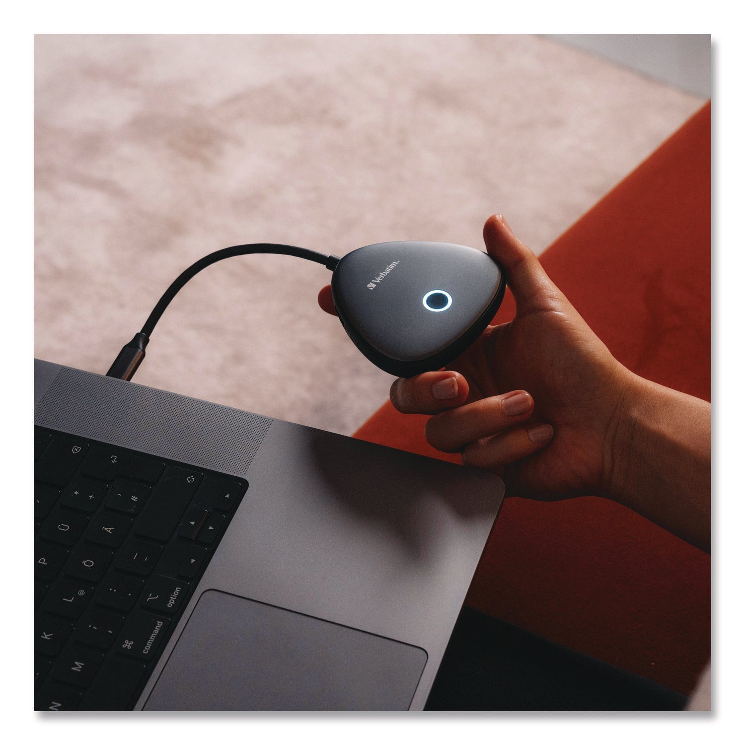 Verbatim® Share My Screen 4K, HDMI/USB-C - Bloom Skins