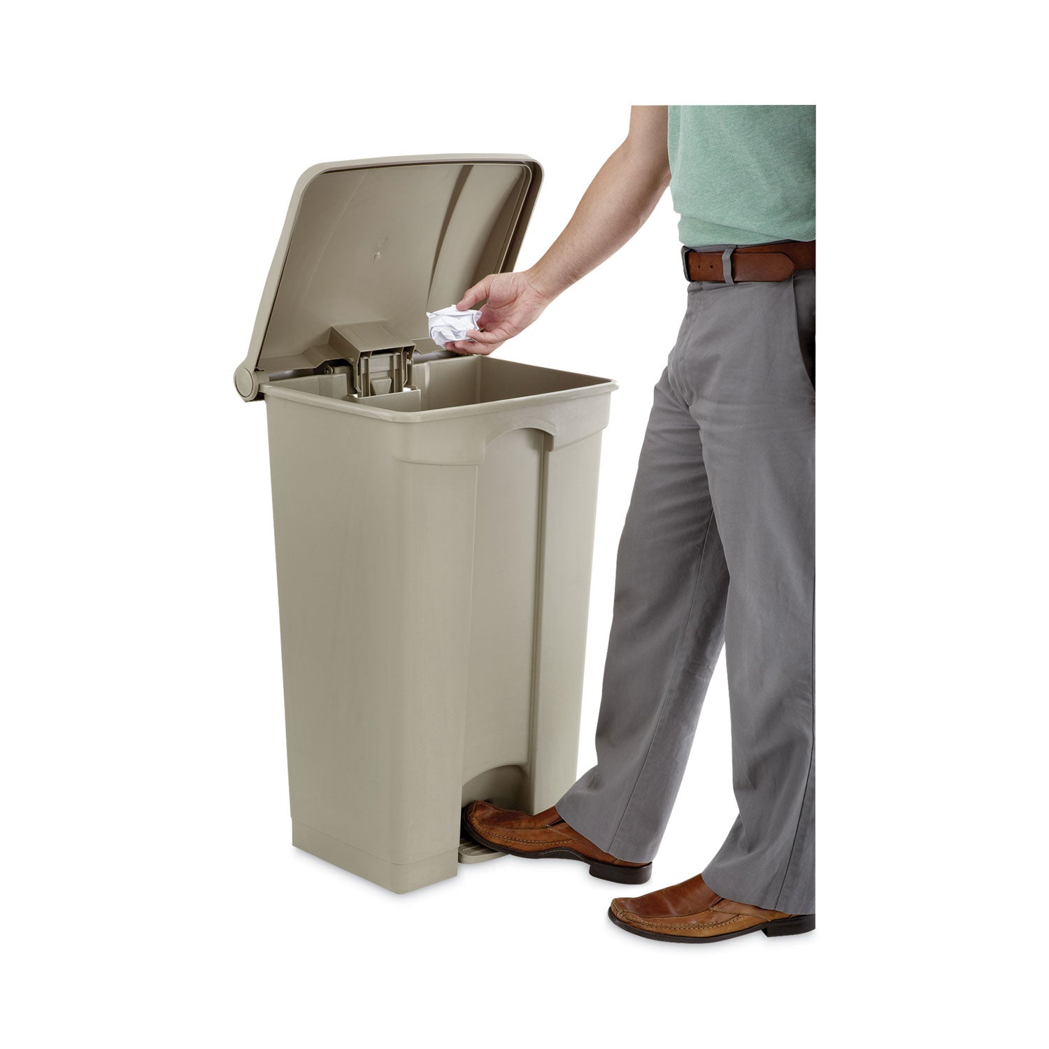 Safco® Large Capacity Plastic Step-On Receptacle, 23 gal, Plastic, Tan