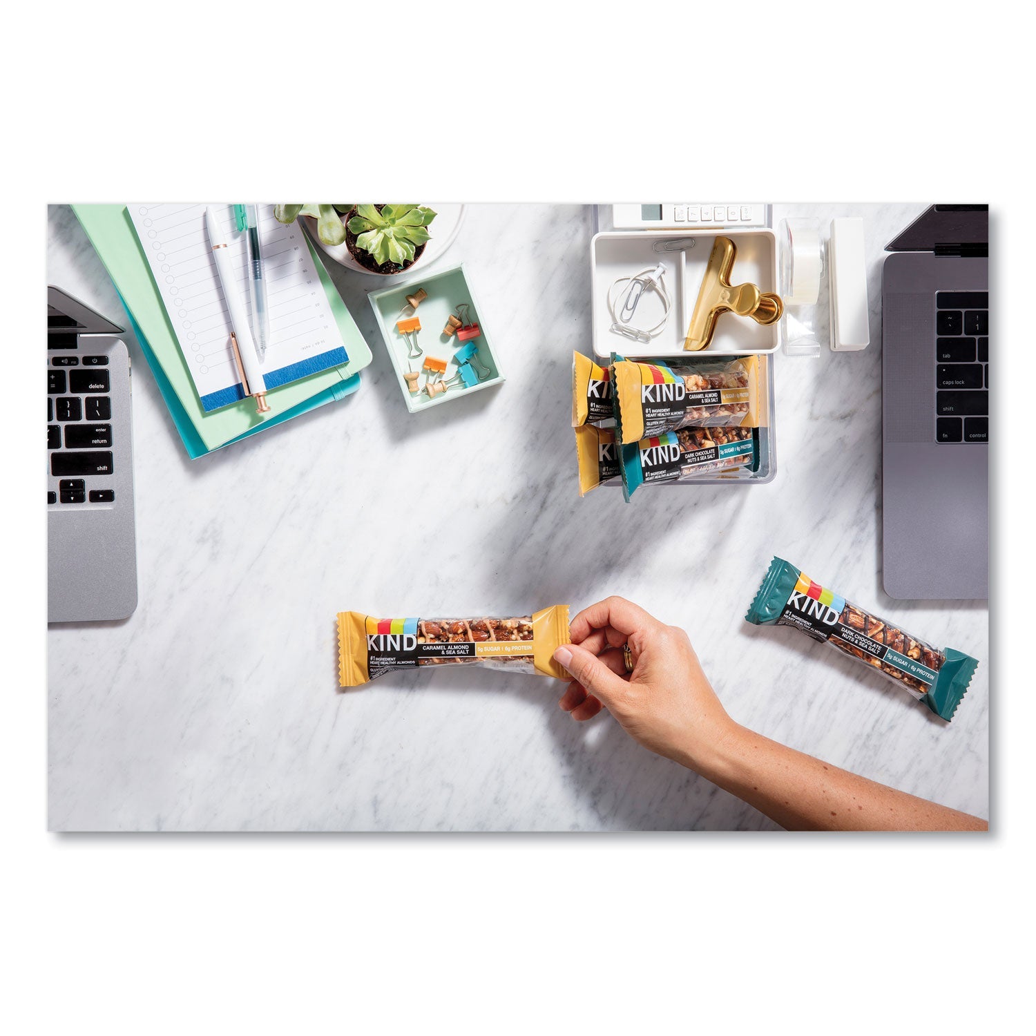 KIND Nuts And Spices Bar, Madagascar Vanilla Almond, 1.4 Oz, 12/box