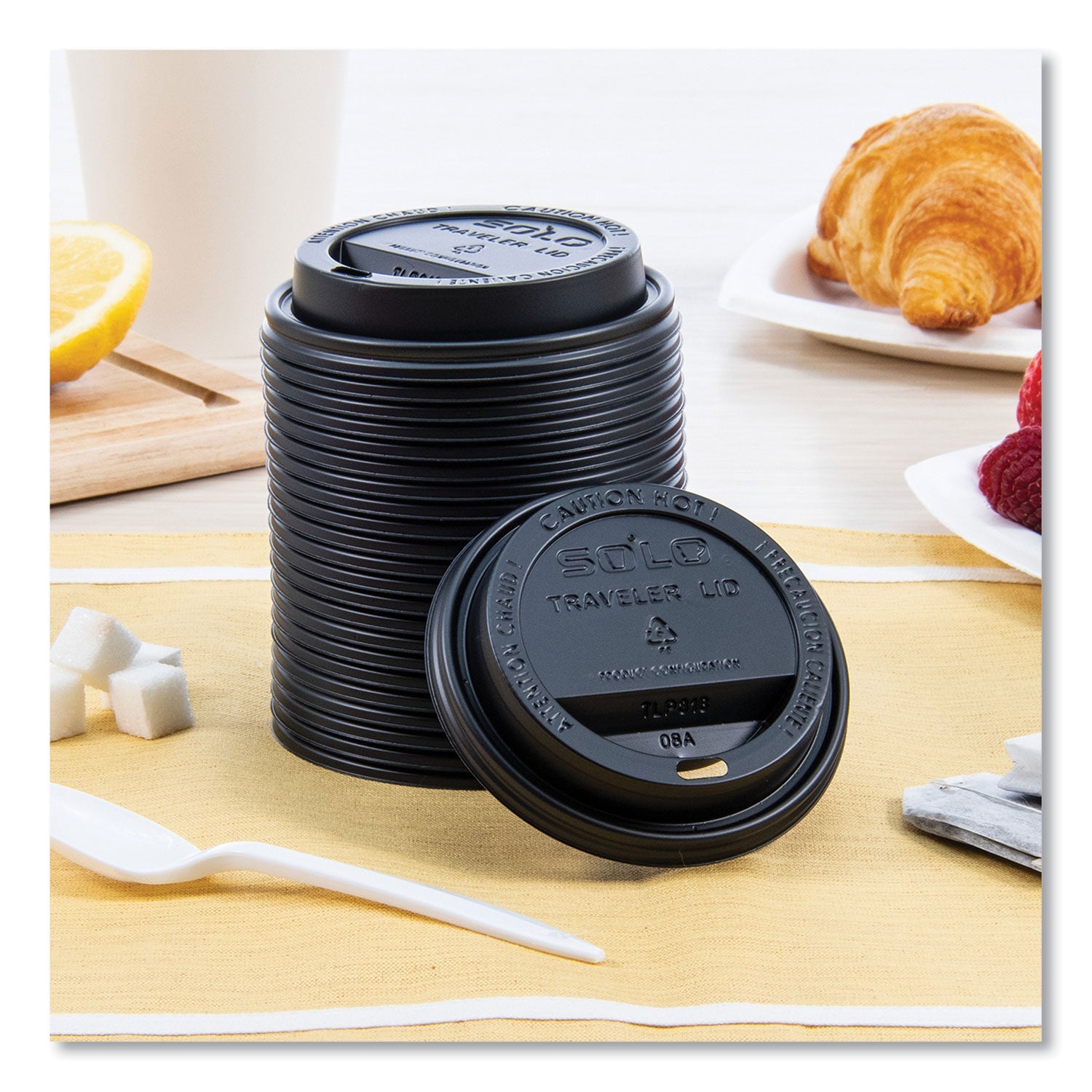 SOLO® Traveler Cappuccino Style Dome Lid, Fits 10 oz to 24 oz Hot Cups, Plastic, Black, 100/Sleeve, 10 Sleeves/Carton