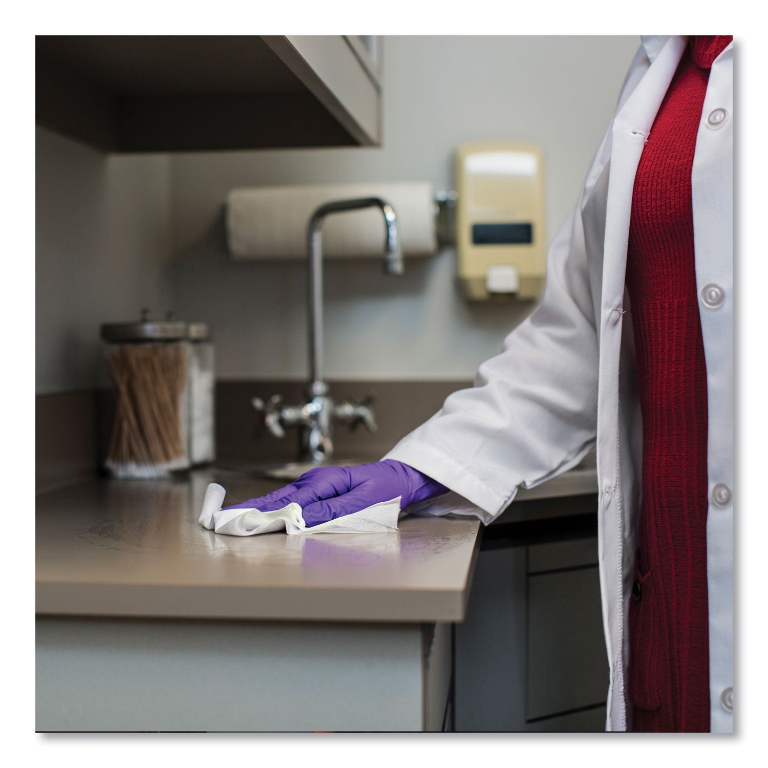 Kimtech™ W4 PreSat Alcohol Wipers, 70% IPA, 1-Ply, 9 x 11, White, 40/Pack, 10 Packs/Carton