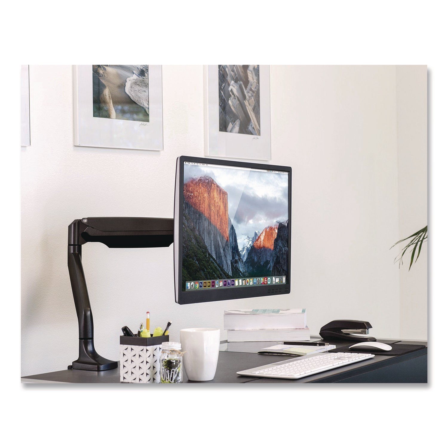 MOUNT-IT! Single Monitor Gas-Spring Mounting Arm, For 13" to 32" Monitors, 360 Degree Rotation, +/-45 Degree Tilt, Black, Supports 20lb
