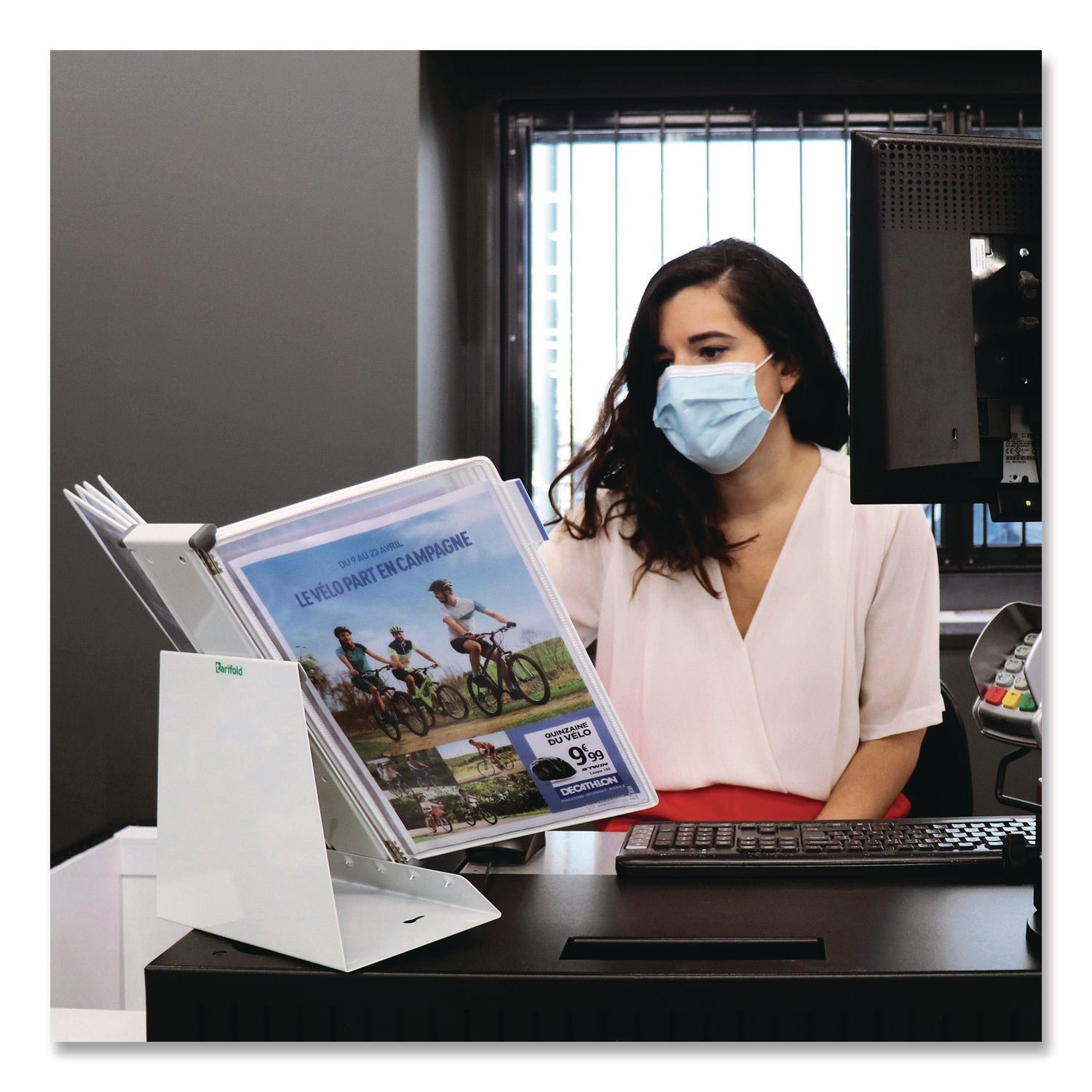 djois® by Tarifold Antimicrobial Desktop Reference and Display System, 10 Panels with White Borders, White Base - Bloom Skins