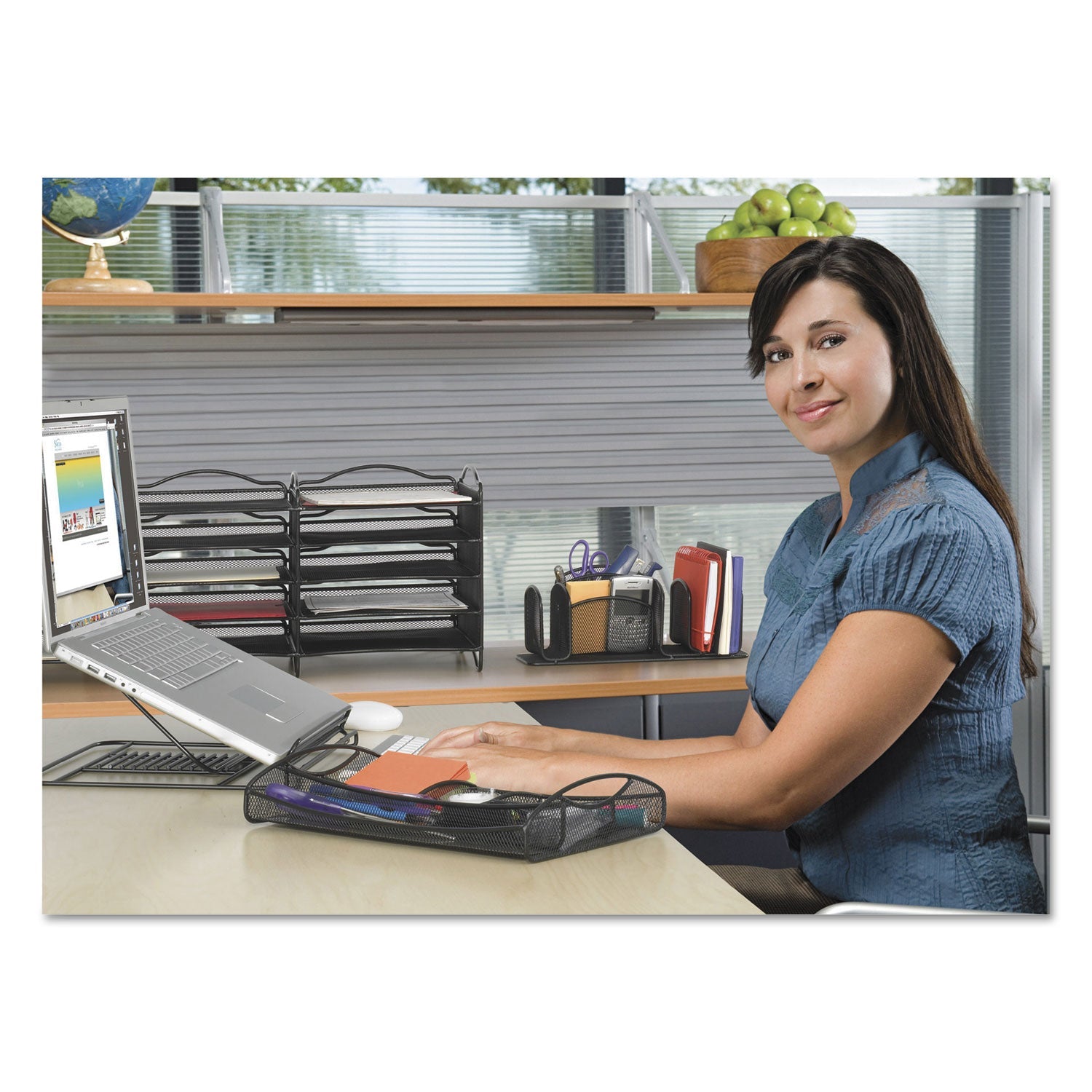 Safco® Onyx Mesh Laptop Stand, 12.25" X 12.25" X 2", Black