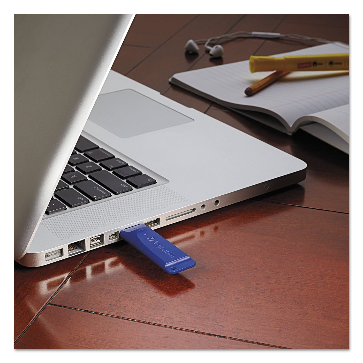 Verbatim® Classic Usb 2.0 Flash Drive, 32 Gb, Blue