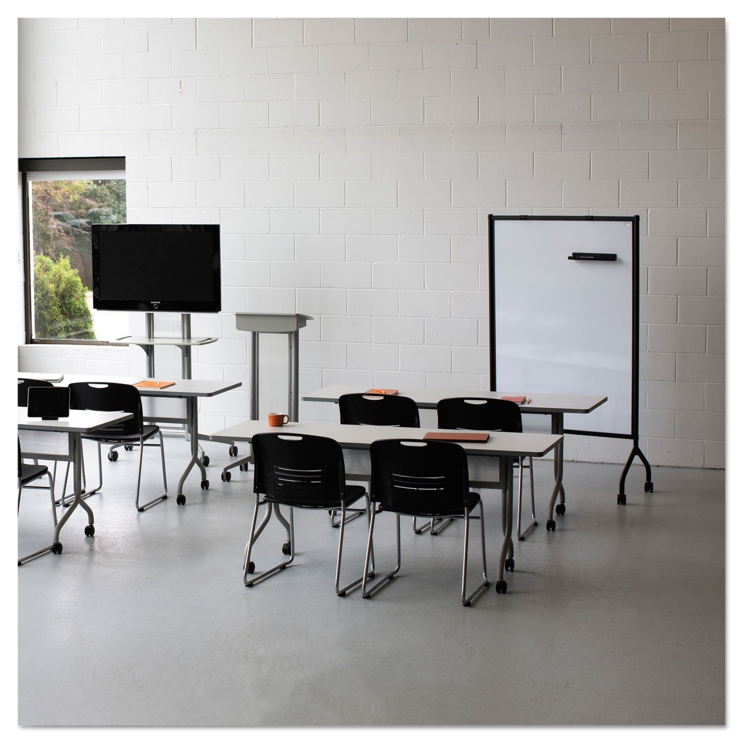 Safco® Impromptu Whiteboard Collaboration Screen, 36" x 60", White Surface, Black Metal/Plastic Frame