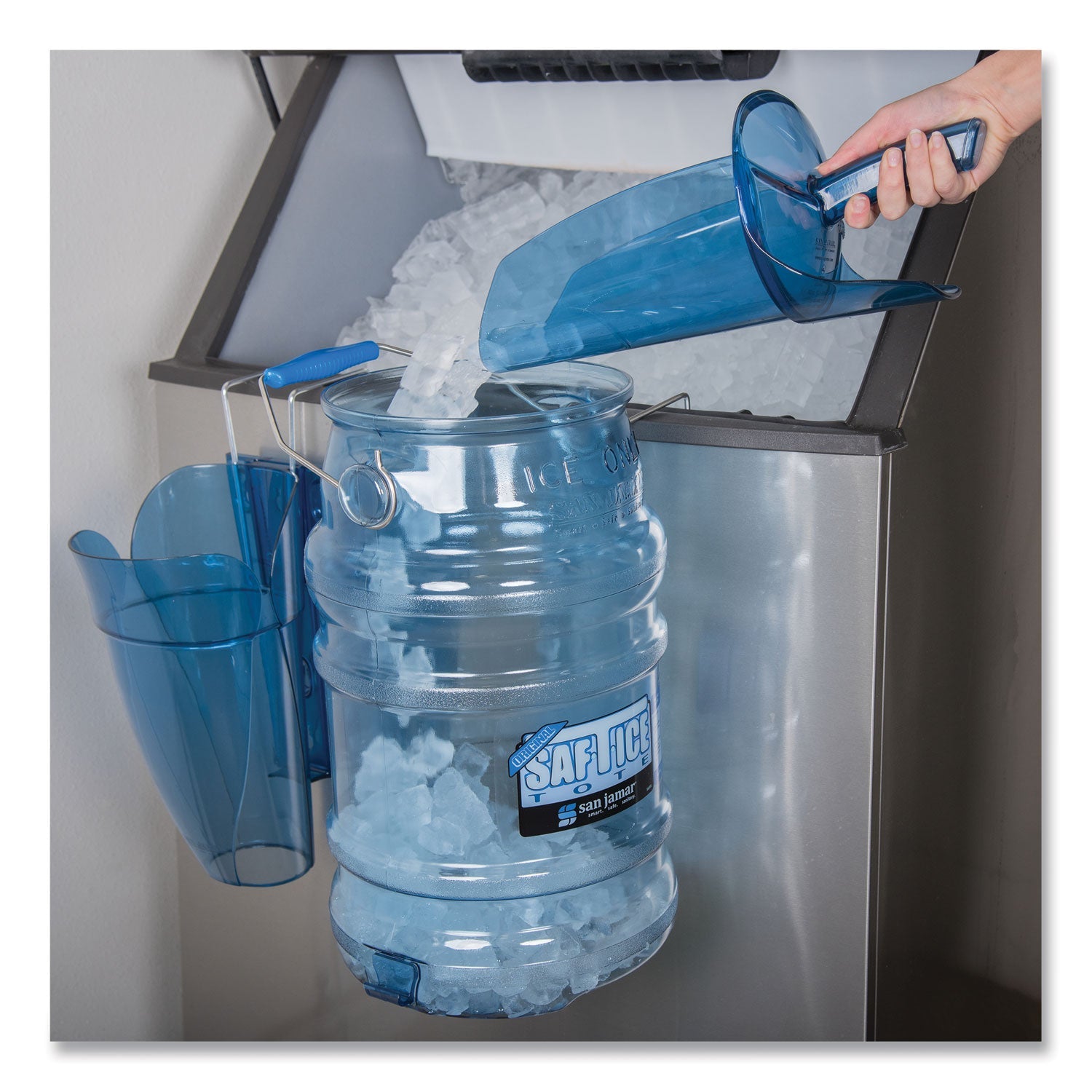 San Jamar® Saf-T-Scoop and Guardian System for Ice Machines, 12 oz to 16 oz Ice Scoop, Transparent Blue, 50/Carton - Bloom Skins