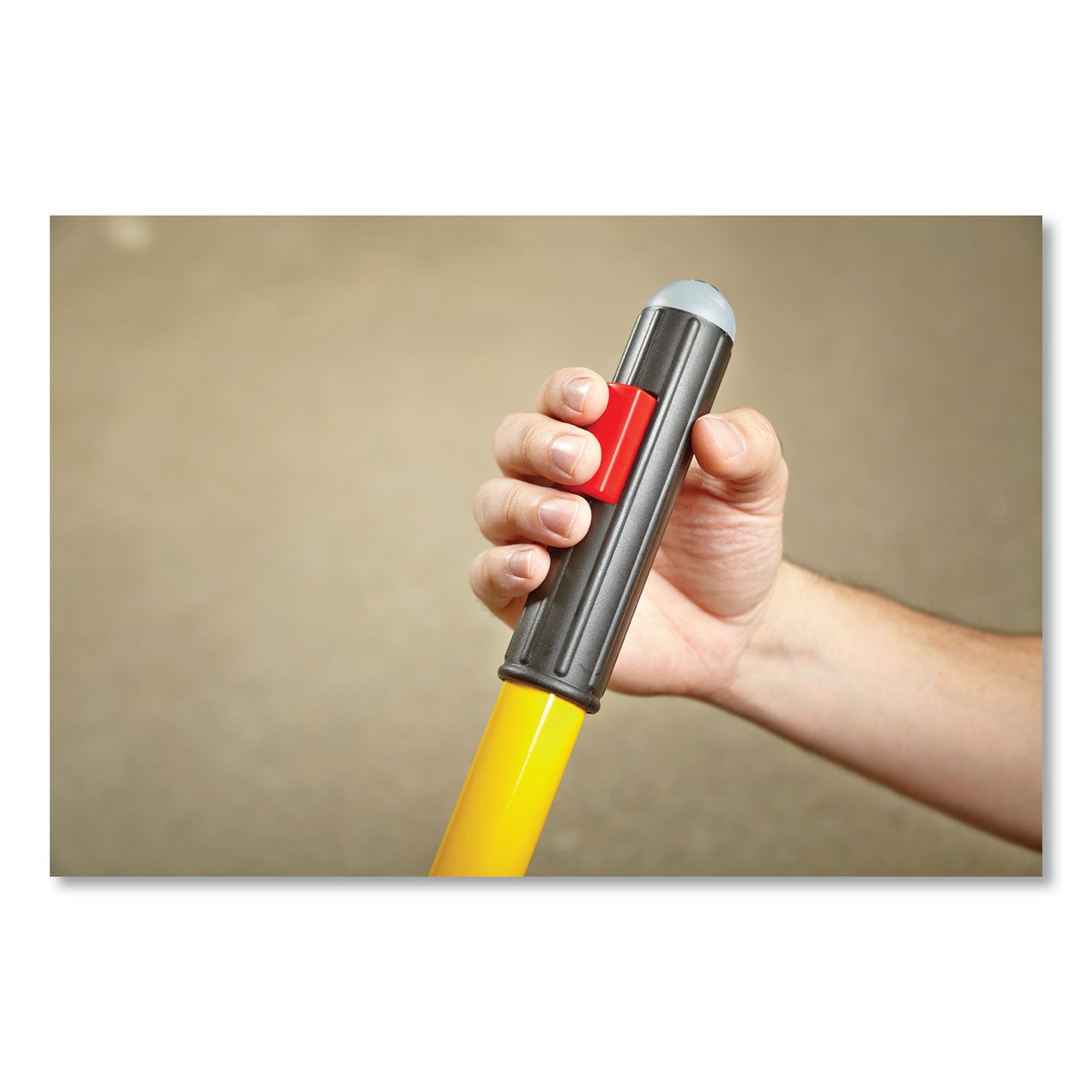 Rubbermaid® Commercial HYGEN™ Pulse Microfiber Spray Mop System, 17" Wide Microfiber Head, 52" Yellow Plastic Handle