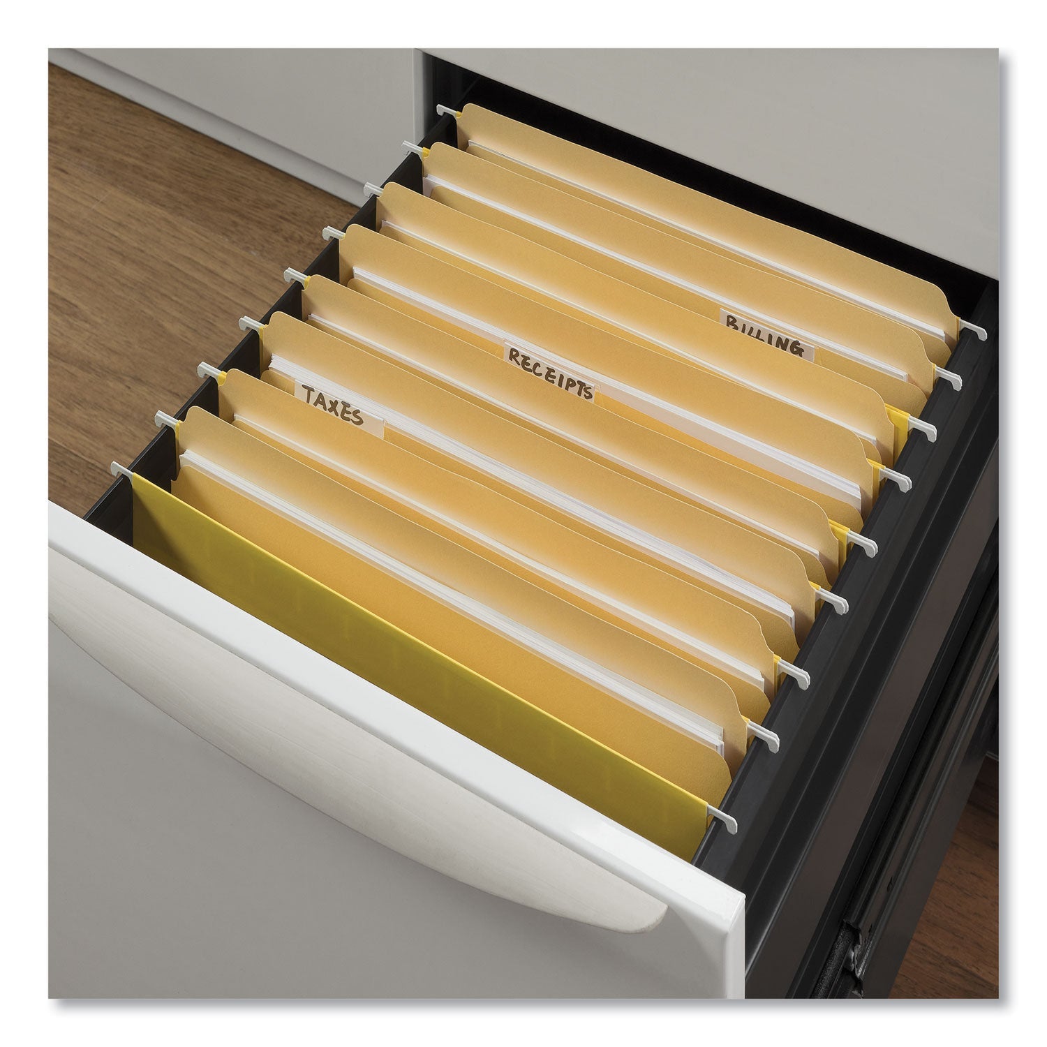Universal® Top Tab File Folders, Straight Tabs, Letter Size, 0.75" Expansion, Manila, 100/Box