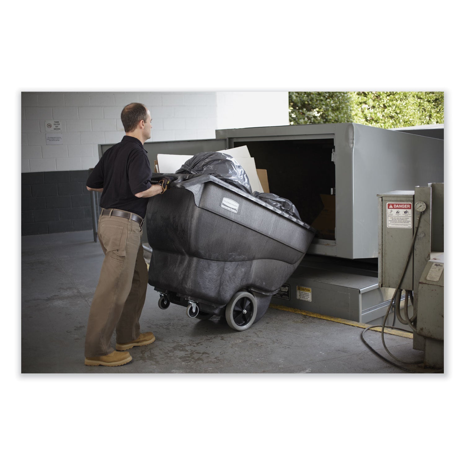 Rubbermaid® Commercial 0.75 cu yd Structural Foam Tilt Truck, 600 lb Capacity, Black