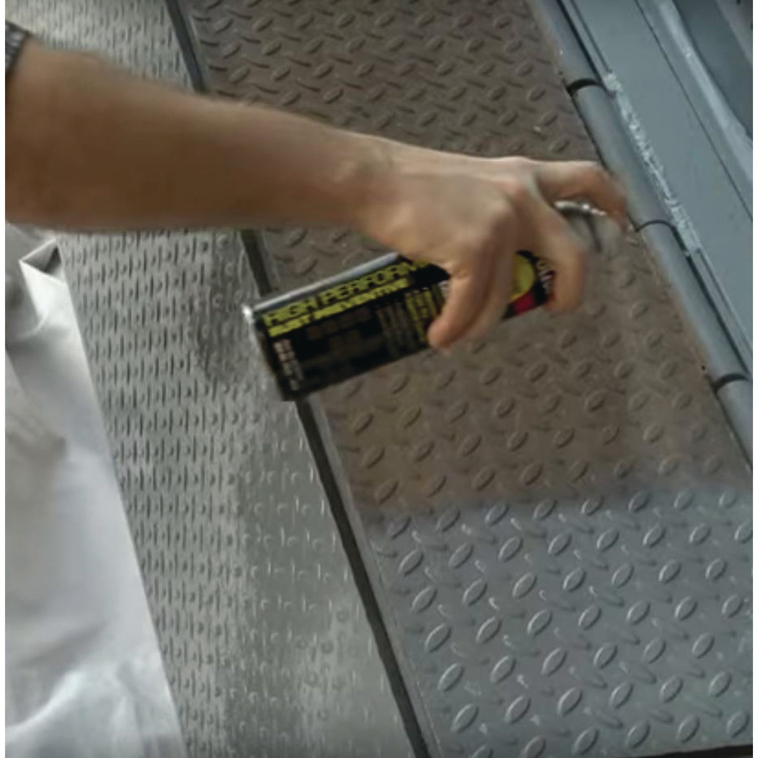 Rust-Oleum® Hard Hat High Performance V2100 System Rust Preventive Enamel Spray Paint, Flat White, 15 oz Aerosol Can, 6/Carton